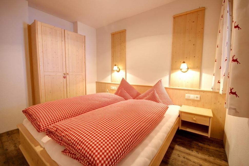 Landhaus Alpenjaeger Hainzenberg Quarto foto